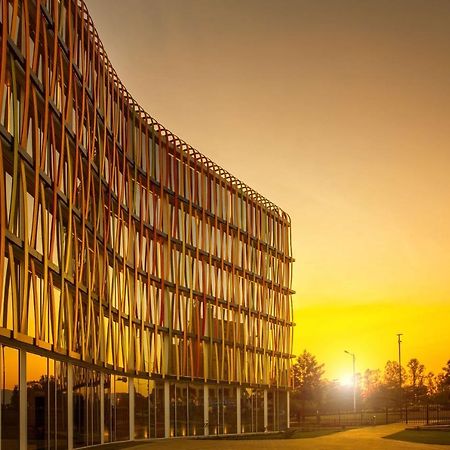 Radisson Blu Hotel & Convention Centre Kigali Exterior foto The new building of the University of Novi Sad