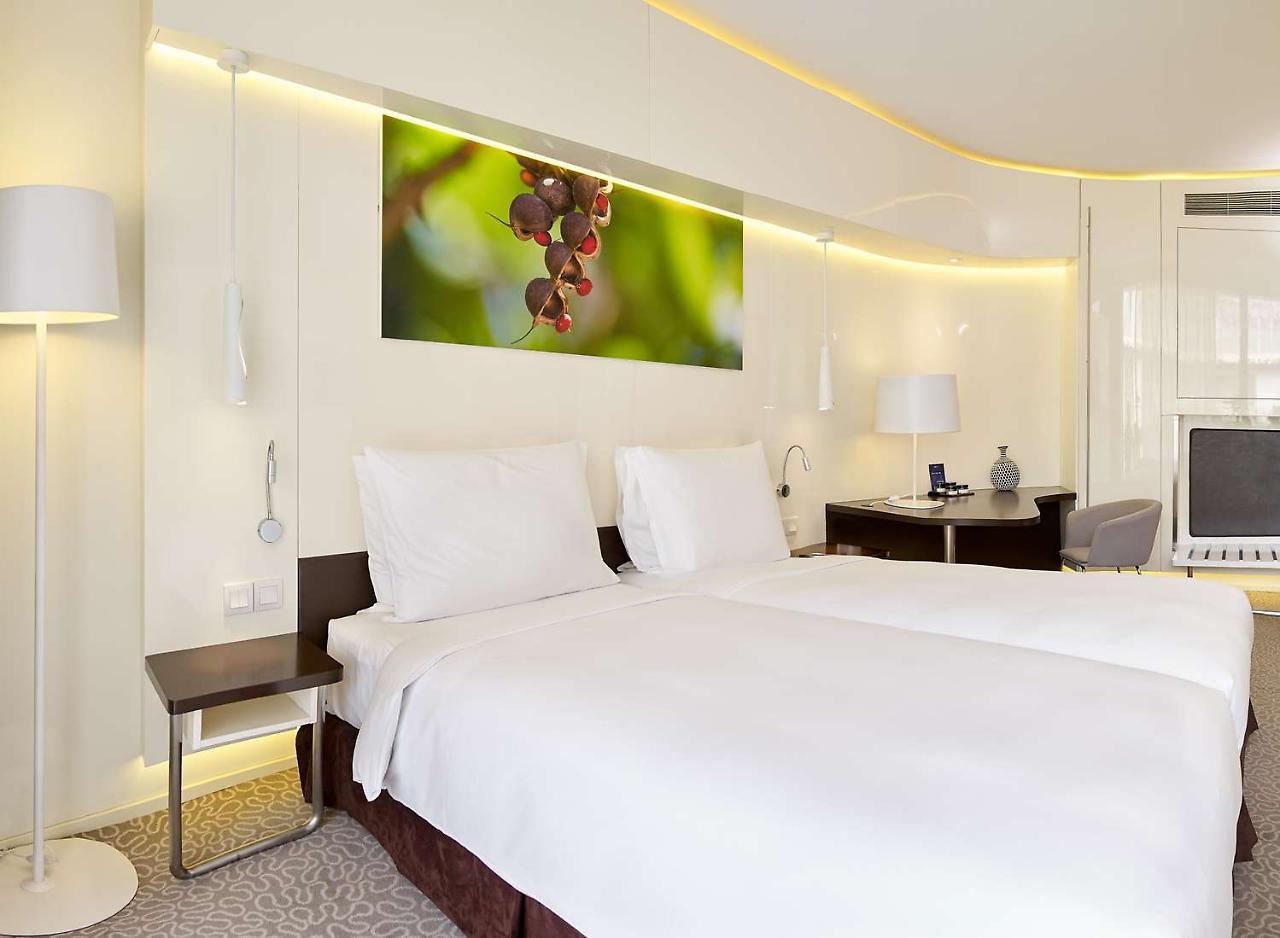 Radisson Blu Hotel & Convention Centre Kigali Exterior foto A room at the hotel