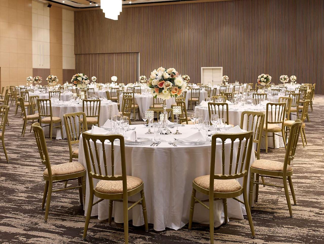 Radisson Blu Hotel & Convention Centre Kigali Exterior foto Banquet hall