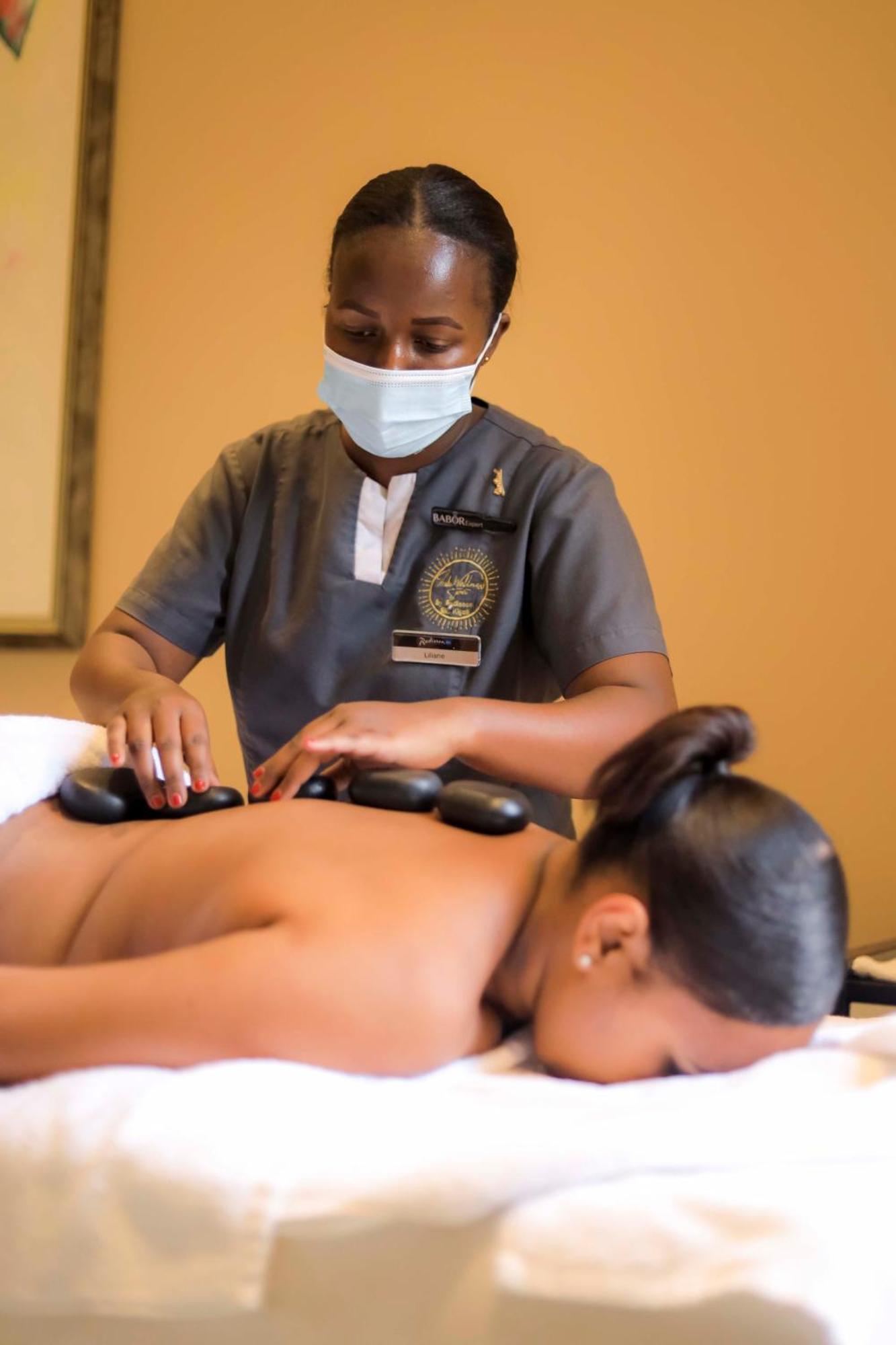 Radisson Blu Hotel & Convention Centre Kigali Exterior foto Hot stone massage