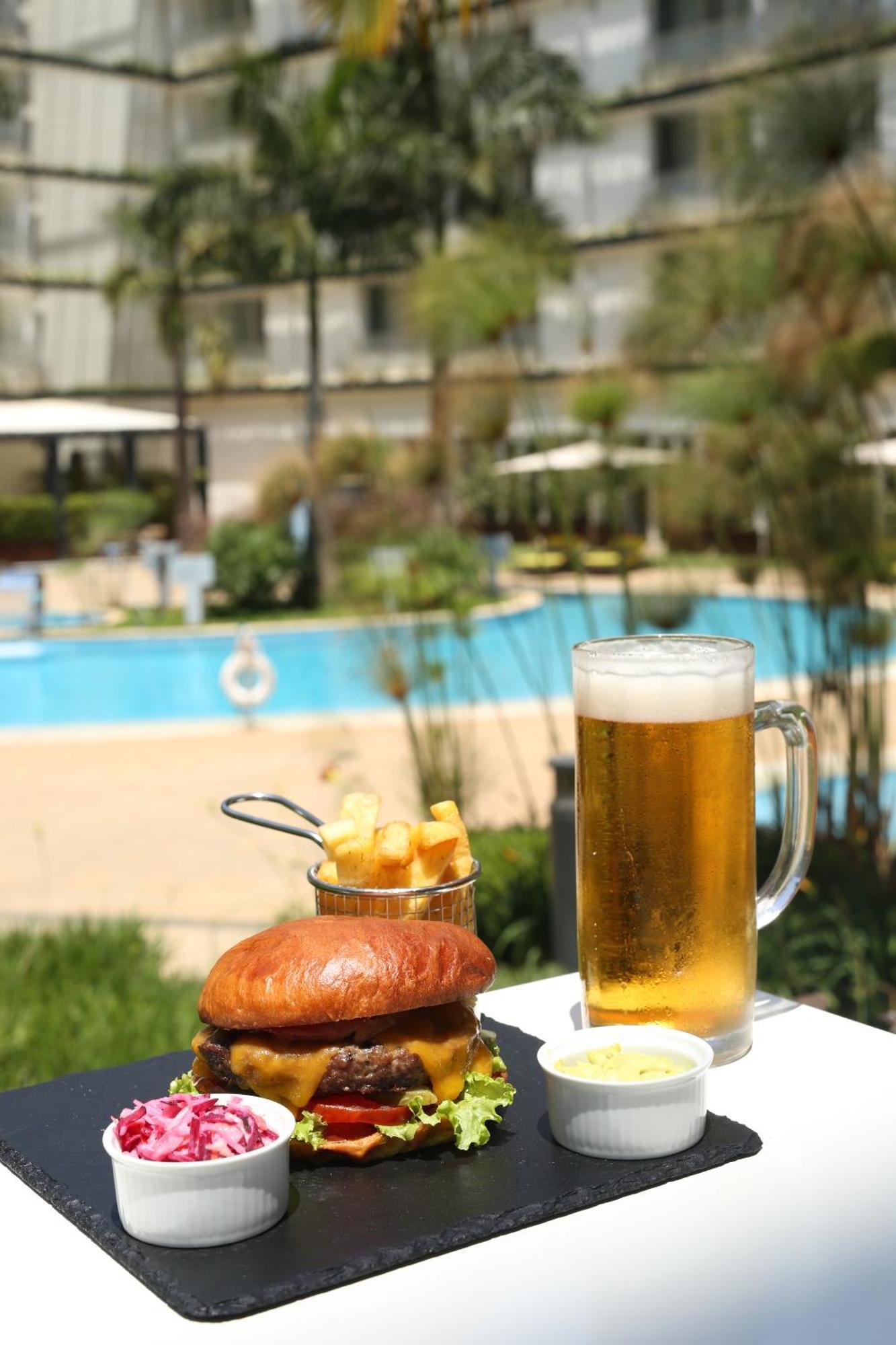 Radisson Blu Hotel & Convention Centre Kigali Exterior foto Beer and bread