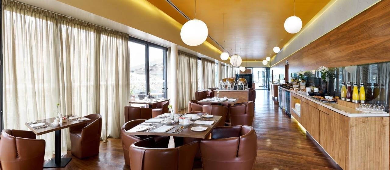 Radisson Blu Hotel & Convention Centre Kigali Exterior foto Restaurant