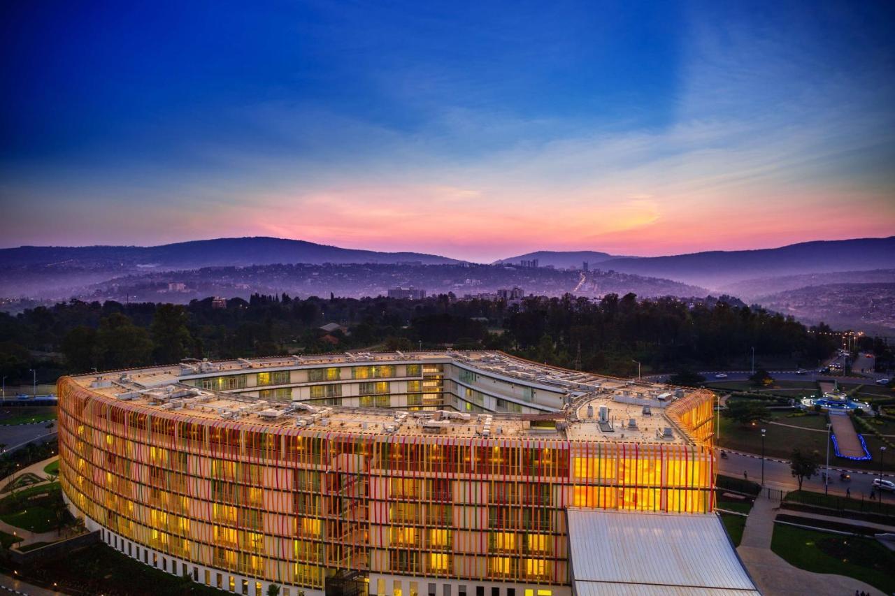 Radisson Blu Hotel & Convention Centre Kigali Exterior foto The Pentagon at sunset