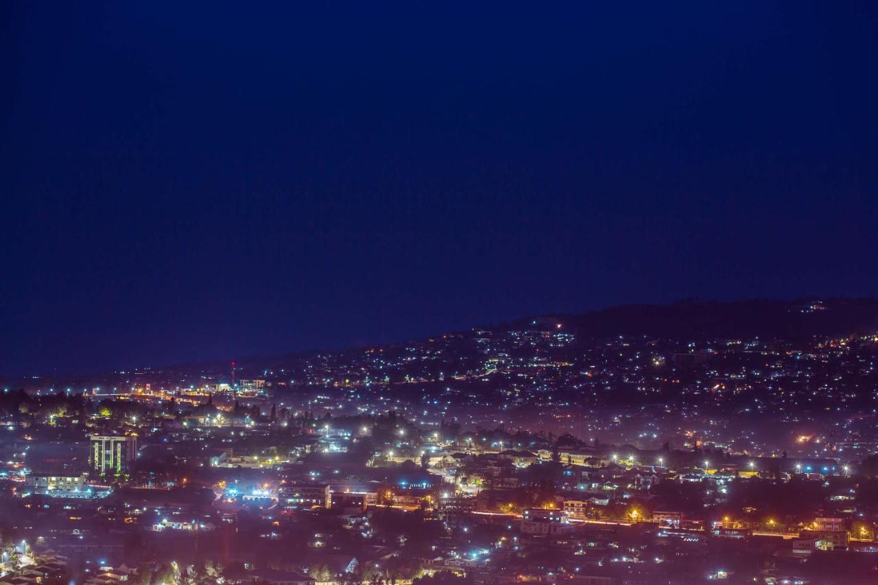 Radisson Blu Hotel & Convention Centre Kigali Exterior foto Night view of the city