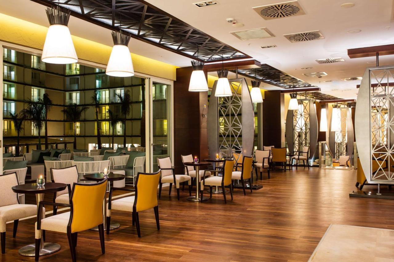 Radisson Blu Hotel & Convention Centre Kigali Exterior foto The interior of the lounge